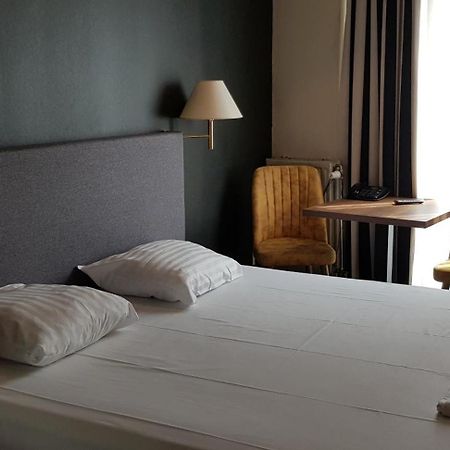 Hotel Aviation Saint-Gilles Екстер'єр фото