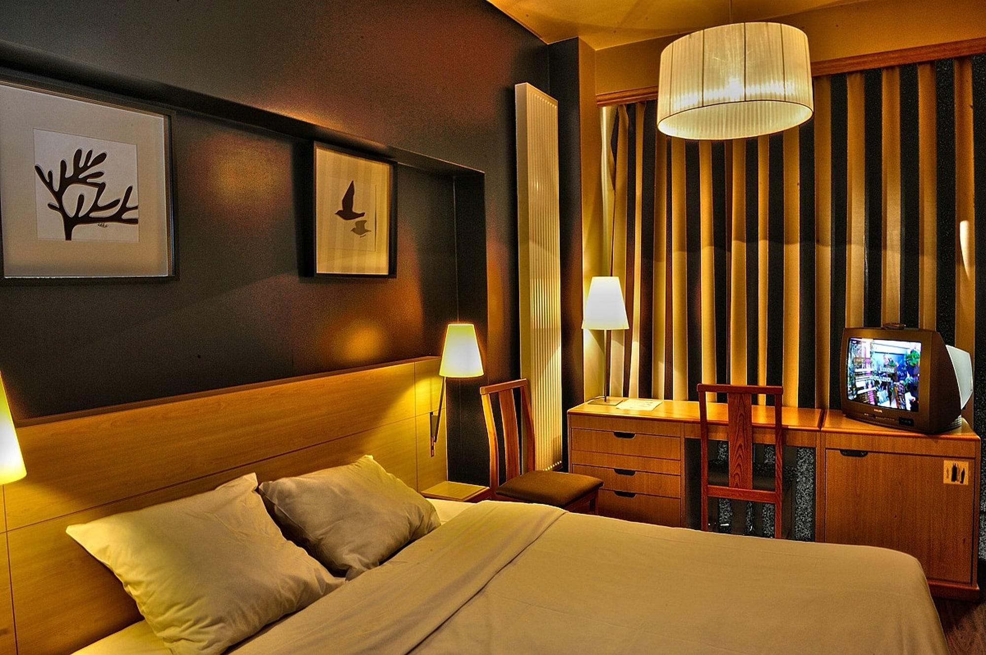 Hotel Aviation Saint-Gilles Екстер'єр фото