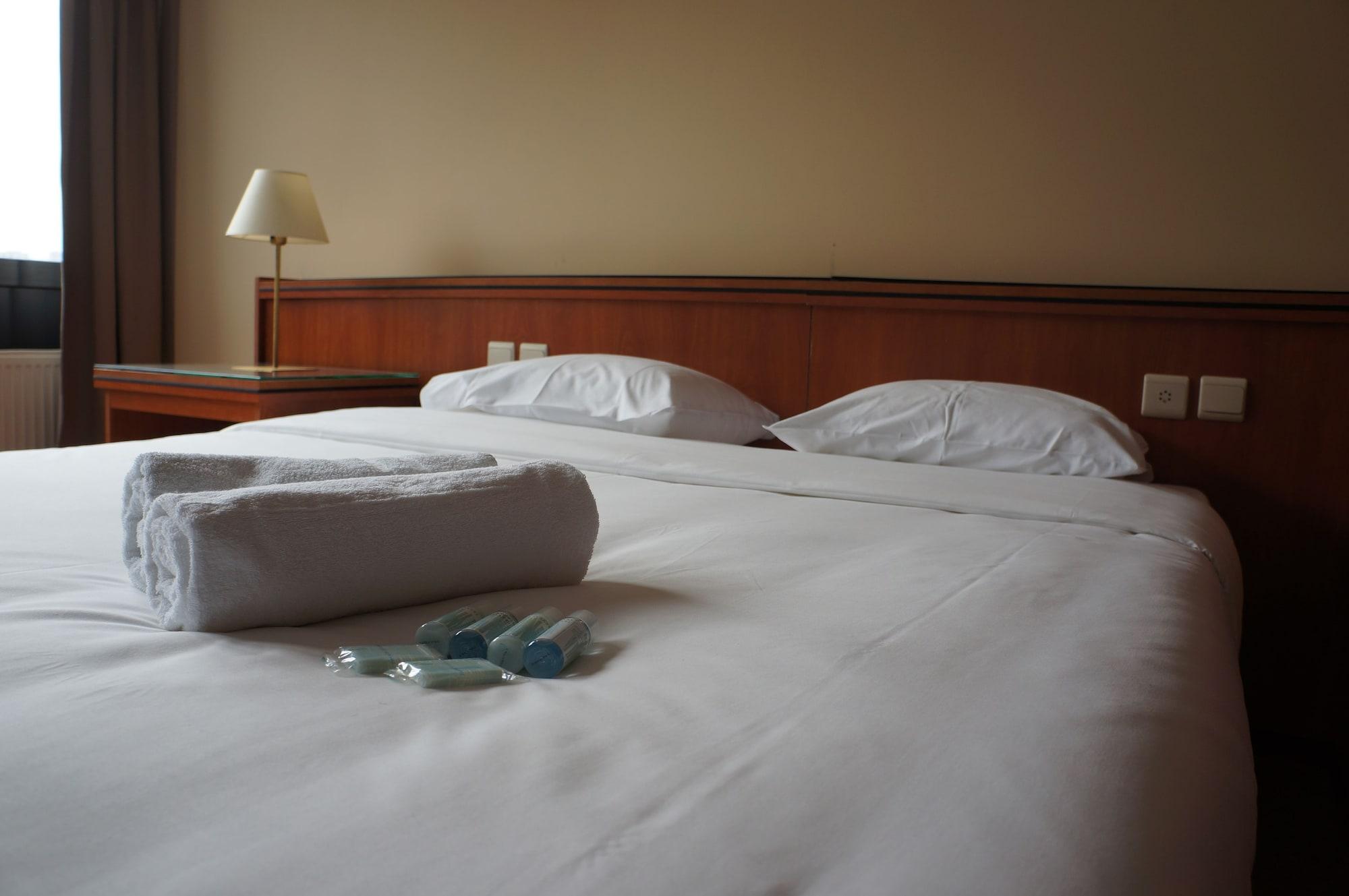 Hotel Aviation Saint-Gilles Екстер'єр фото
