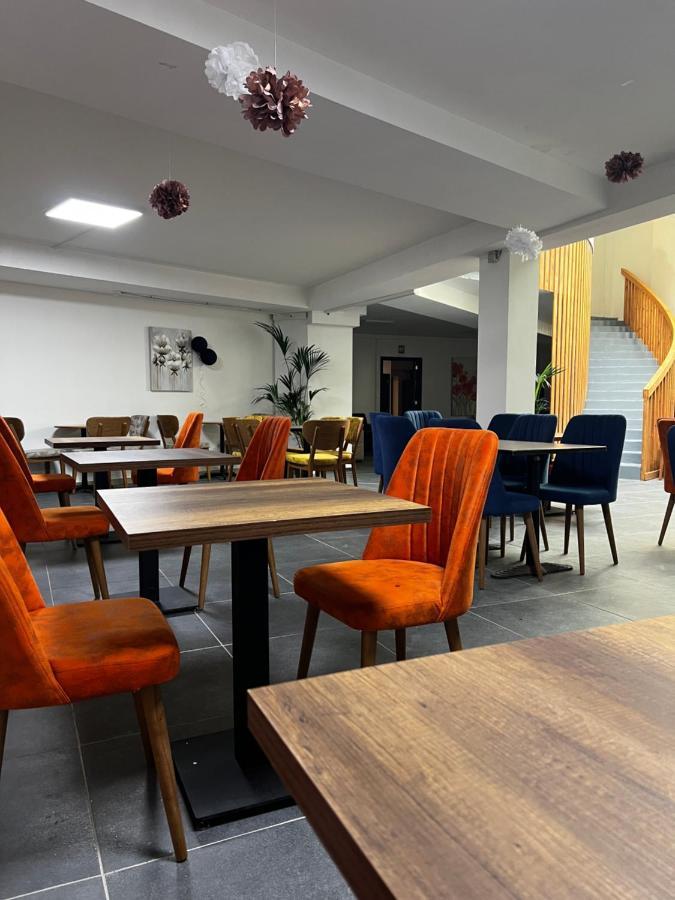 Hotel Aviation Saint-Gilles Екстер'єр фото