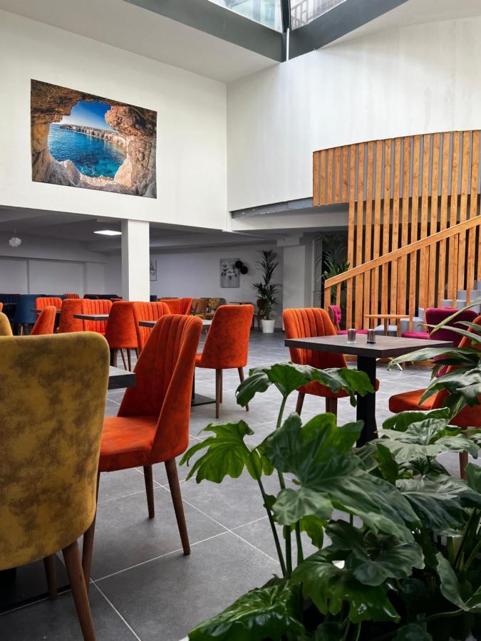 Hotel Aviation Saint-Gilles Екстер'єр фото