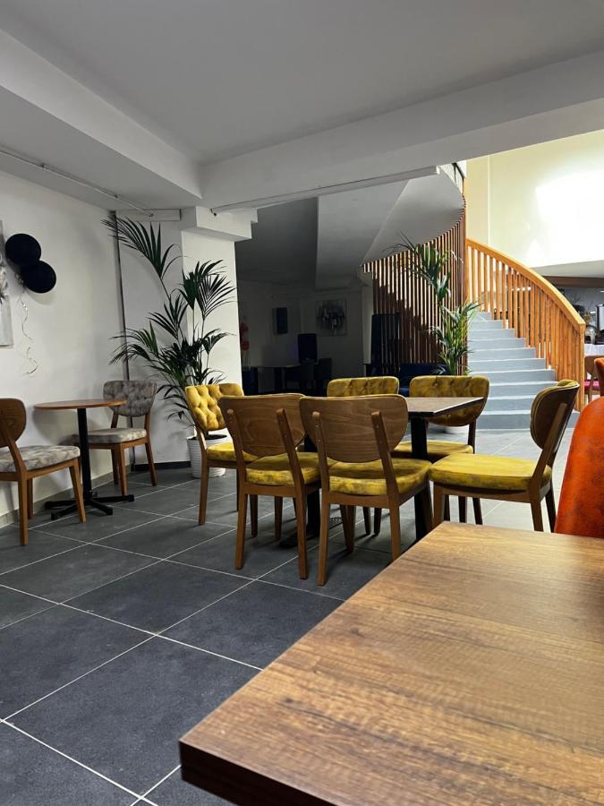 Hotel Aviation Saint-Gilles Екстер'єр фото