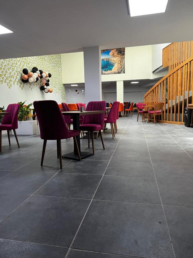 Hotel Aviation Saint-Gilles Екстер'єр фото