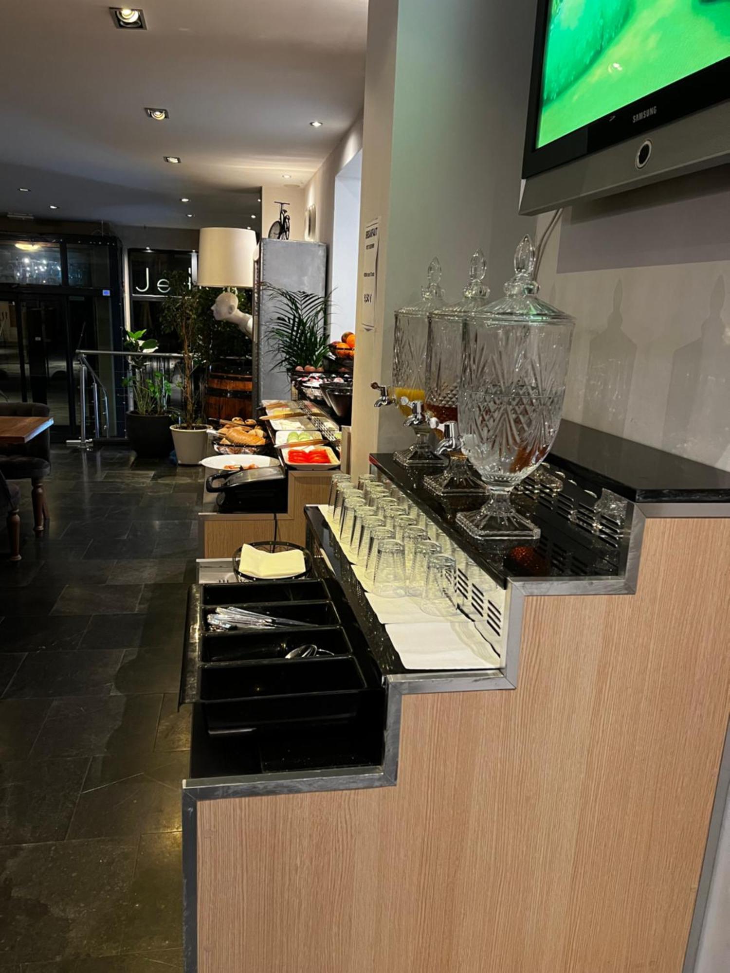 Hotel Aviation Saint-Gilles Екстер'єр фото