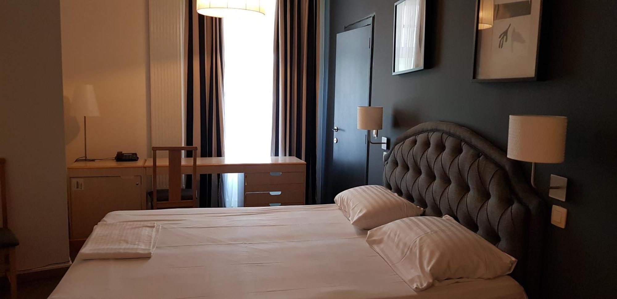 Hotel Aviation Saint-Gilles Екстер'єр фото