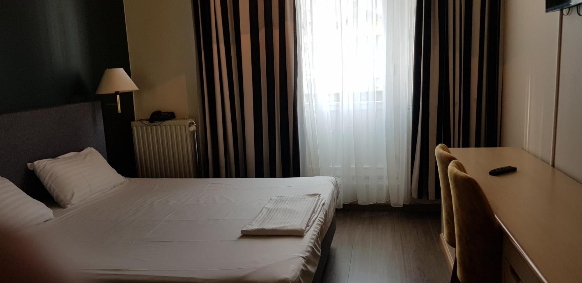 Hotel Aviation Saint-Gilles Екстер'єр фото