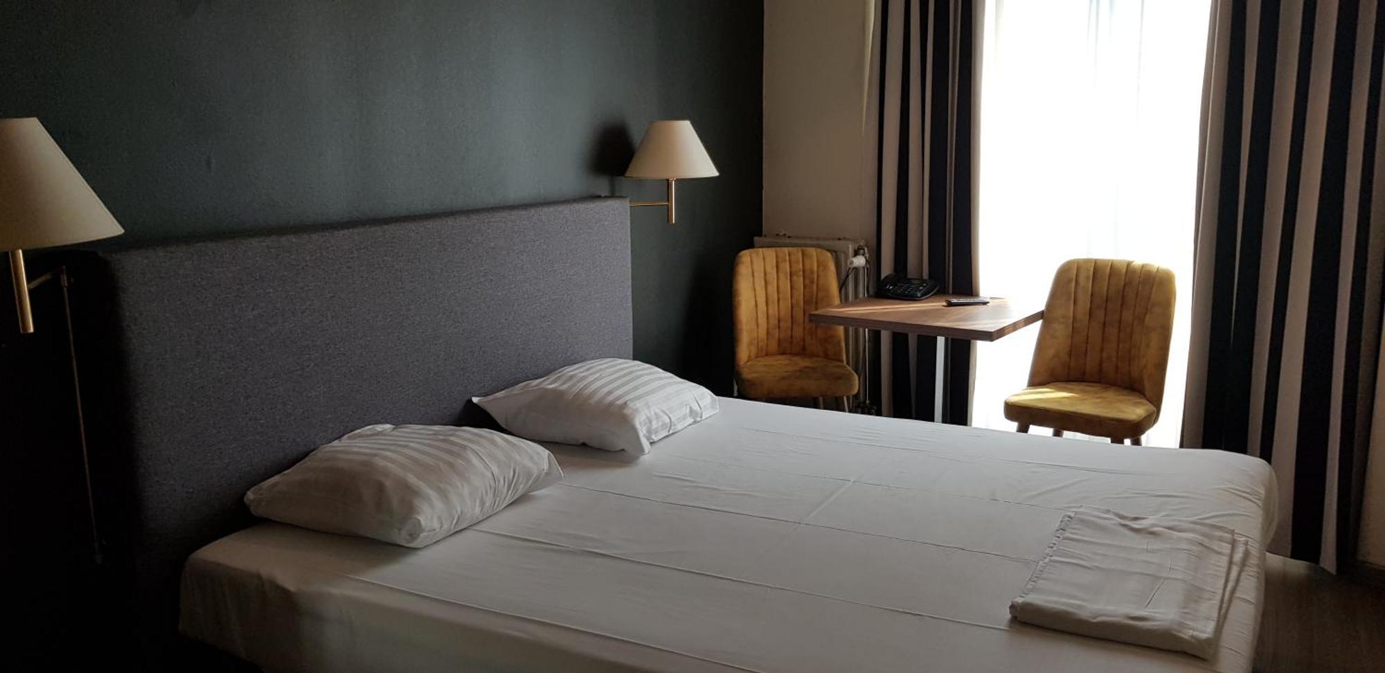 Hotel Aviation Saint-Gilles Екстер'єр фото