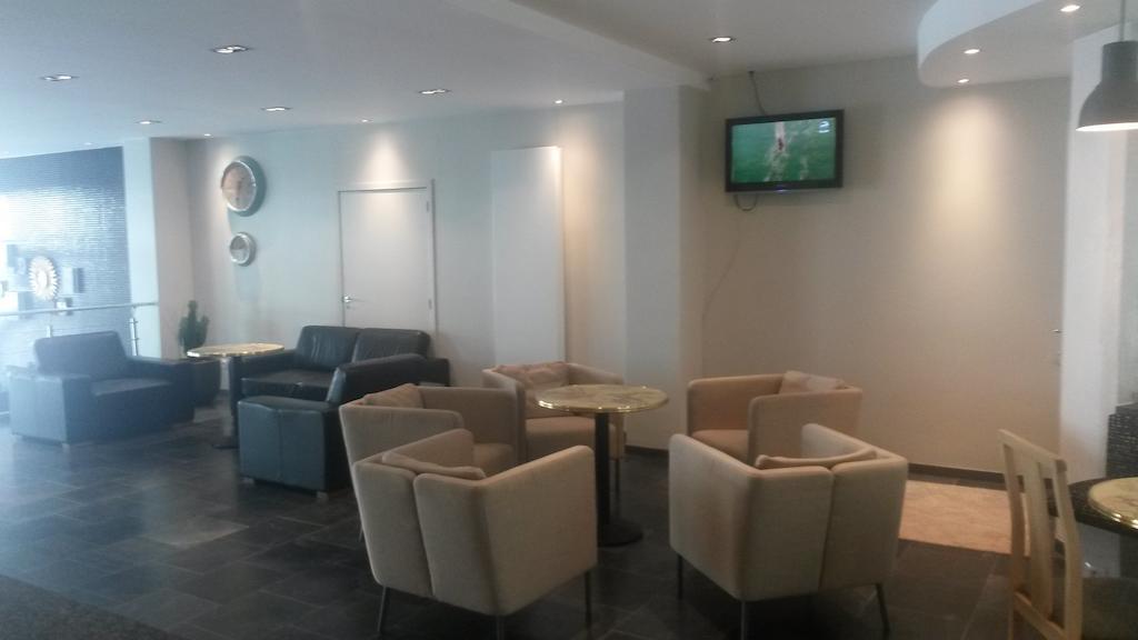 Hotel Aviation Saint-Gilles Екстер'єр фото